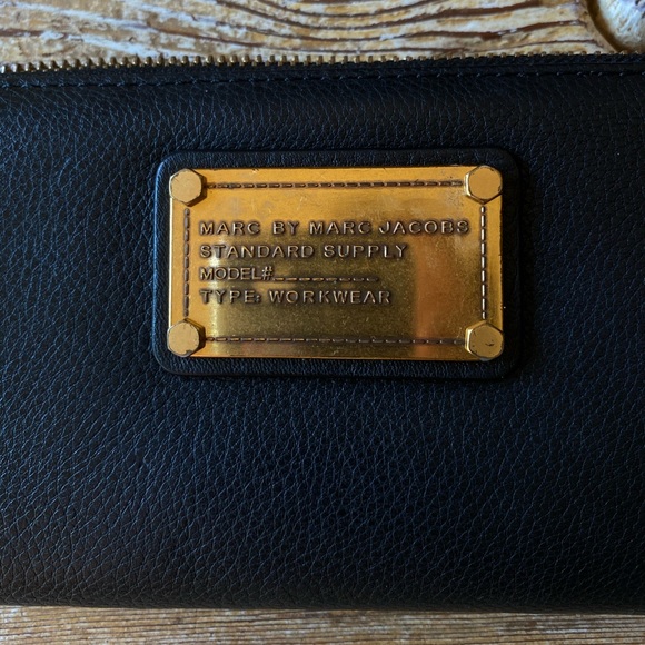Marc by Marc Jacobs Black Leather Zipper Wallet - Picture 2 of 5